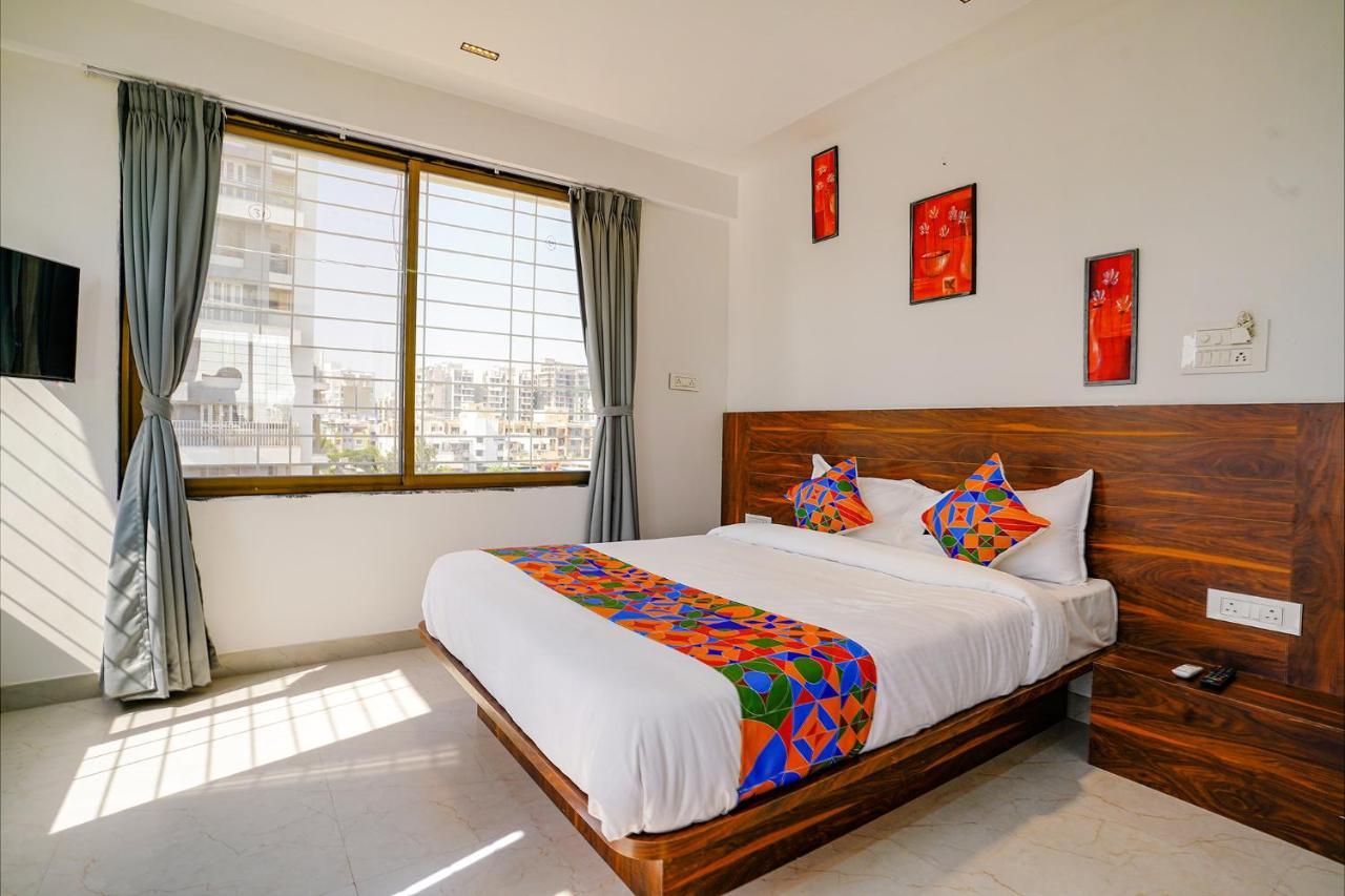 Fabhotel Crystal Inn - Nr Suvarndeep Chowk Pimpri-Chinchwad Esterno foto